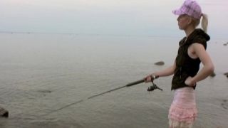 WeAreHairy - Nomi - fishing