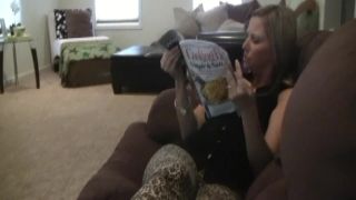 HouseWifeKelly - Couchblowjob